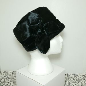 Vintage velvet-y hat